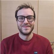 Hai interesse nel migliorare le tue conoscenze musicali? Qui puoi imparare a leggere uno spartito, la ritmica e cantare imparando